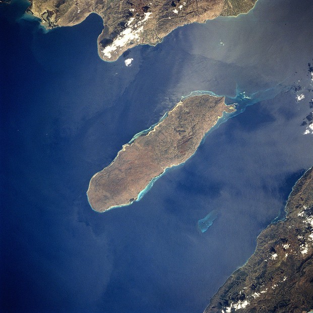 image obtained February 1994 with 250mm Hasselblad; NASA ID STS060-84-56
