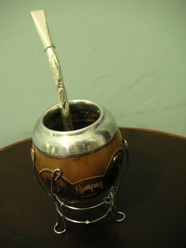 Uruguayan "mate" with a silver metalic straw.
