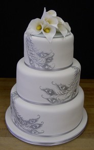 Peacock feathers on each cake layer