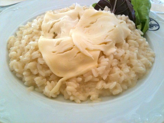 An elegant yet simple risotto of Champagne and Scamorza cheese