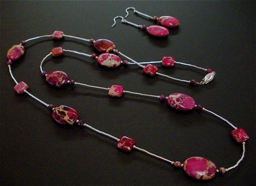 Thin, kink-resistant wire is necessary for delicate designs such as this one.