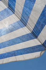 blue and white shade umbrella