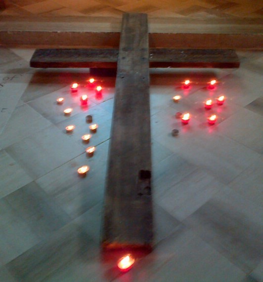 A memorial cross with tea lights