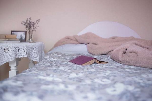 pale-pink-bedroom-example