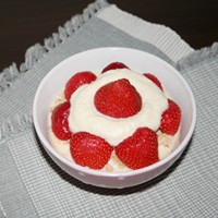 Oatmeal with Cream and Strawberries