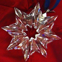 2016 Little Snowflake Ornament   New in Box Mint condition  NEVER DISPLAYED